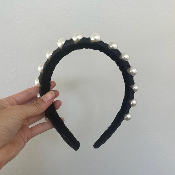 Large Pearl Velvet Headband - Picture 5 of 6